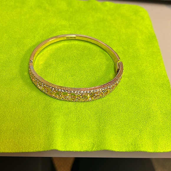 ‼️Final Price‼️ 💎 Napler Gold Tone Hinged Braceletlet 💎👑 - Picture 2 of 8